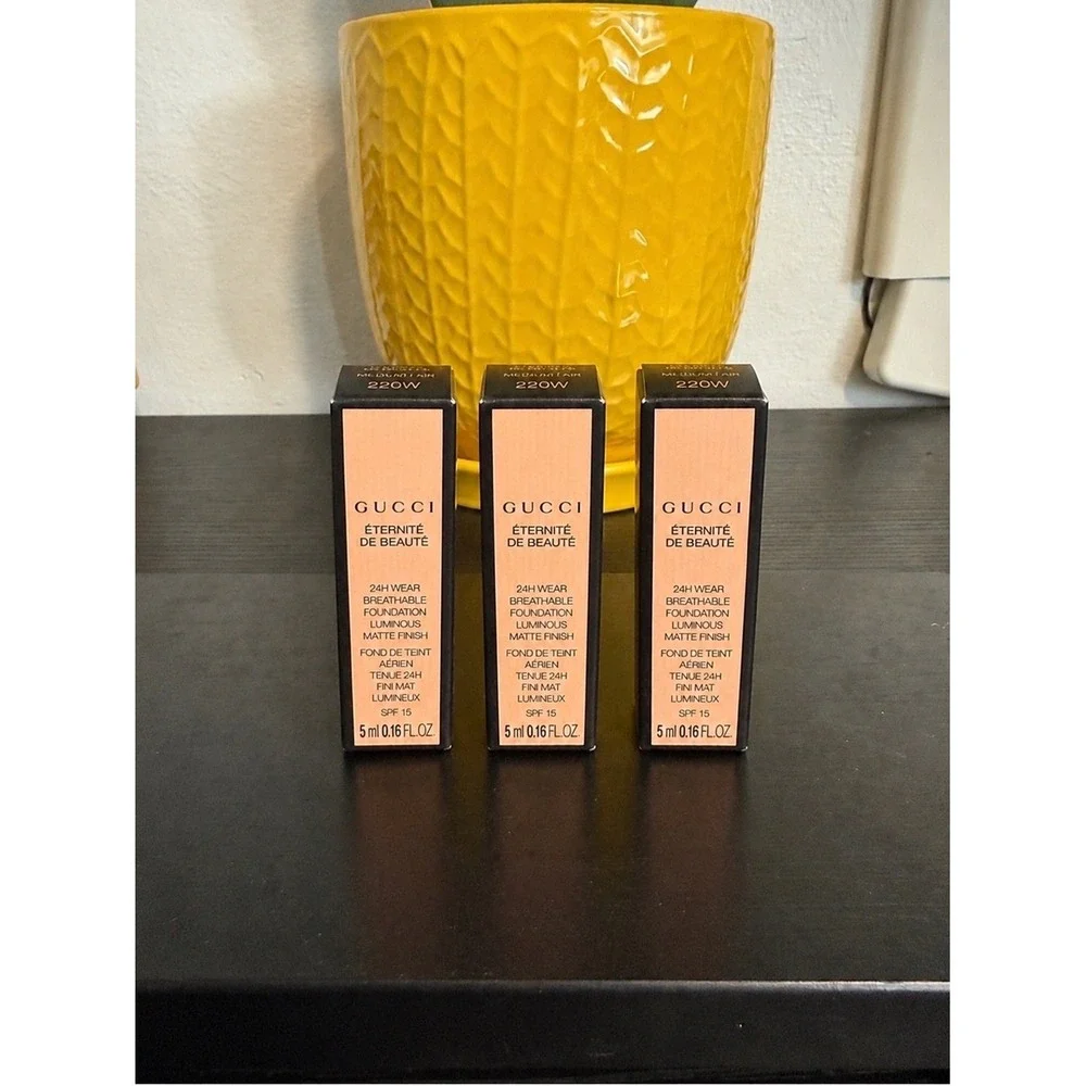 Gucci Foundation 220w pack of 3- NIB